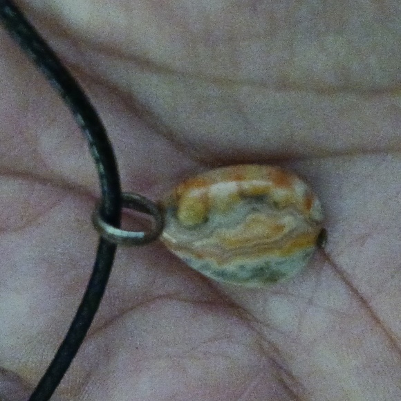 Never worn Womans stone three tier necklace - Picture 8 of 13